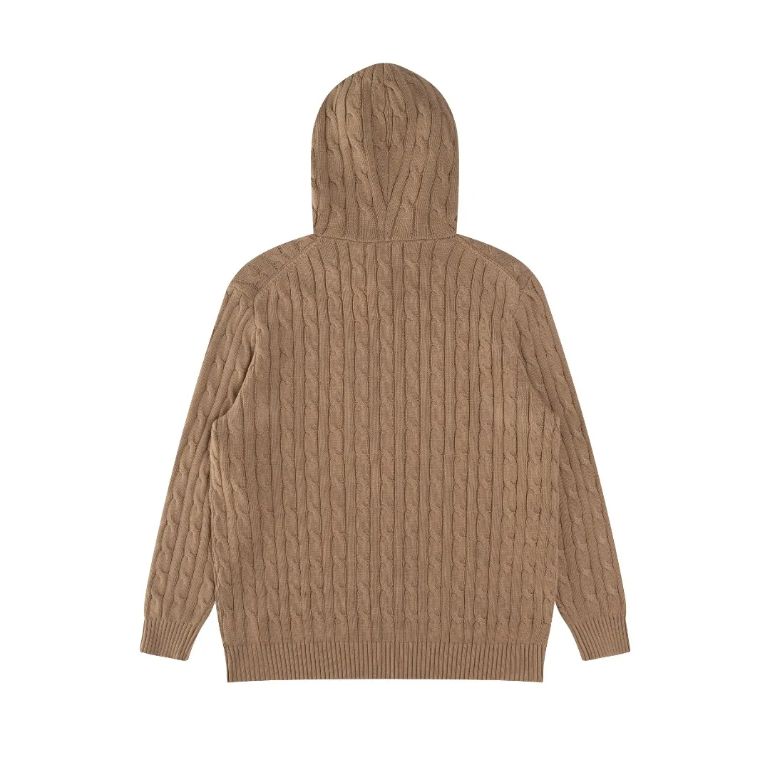 P236 #R84 RALPH LAUREN Six-color classic hooded twist pullover sweater with high-density LOGO embroidery on the chest and original custom-made tag accessories. Made of pure cotton yarn, pure cotton is skin-friendly and comfortable, small label war horse embroidered twist hooded sweater 🐎 high quality, follow the blogger to learn how to wear it! Let’s buy a Ralph Lauren cable sweater. It’s a super hard-to-find series after it became popular. It’s hard to find one on the official website. It’s simple and practical to wear, with a lazy and loose feel. The thickened fabric has more texture, feels soft and delicate, and has a loose fit. Whether worn alone or layered, you can wear different styles of fashion with just one piece!   Size: S M L